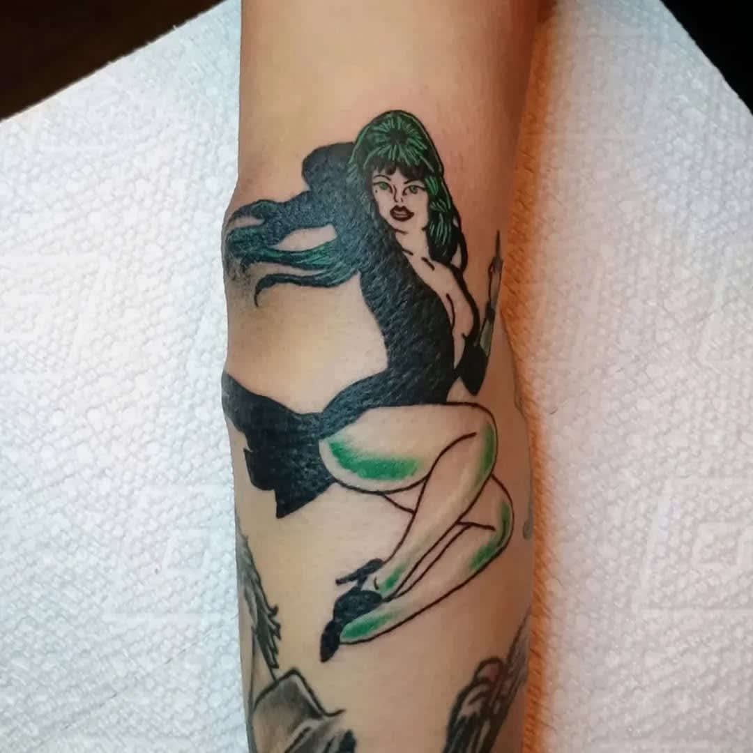 Double Daggers Tattoo — tattoo shop in Uncasville, CT — photo 1